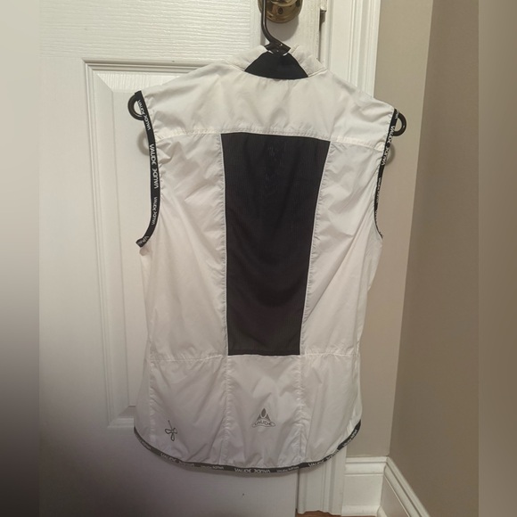 Vaude White Sleeveless Vest size 40 - Picture 2 of 9